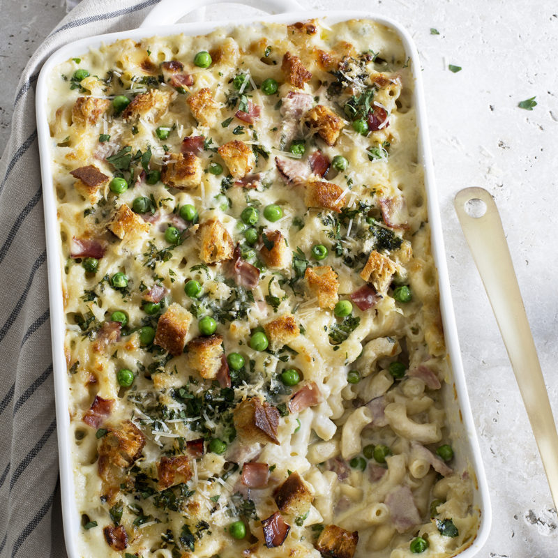 Mac and Cheese with ham and peas