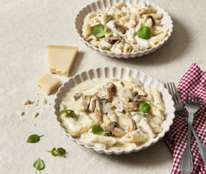 CHICKEN_ALFREDO-featured-cropped-1